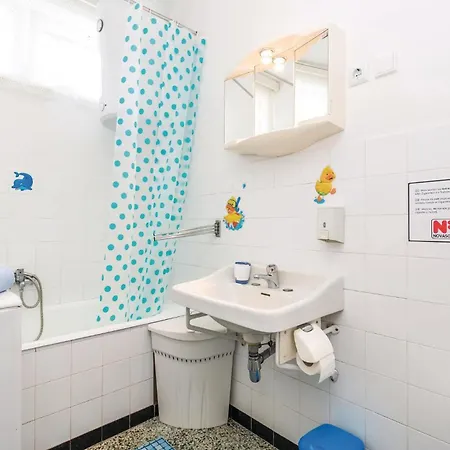 아파트 3 Bedroom Stunning In *