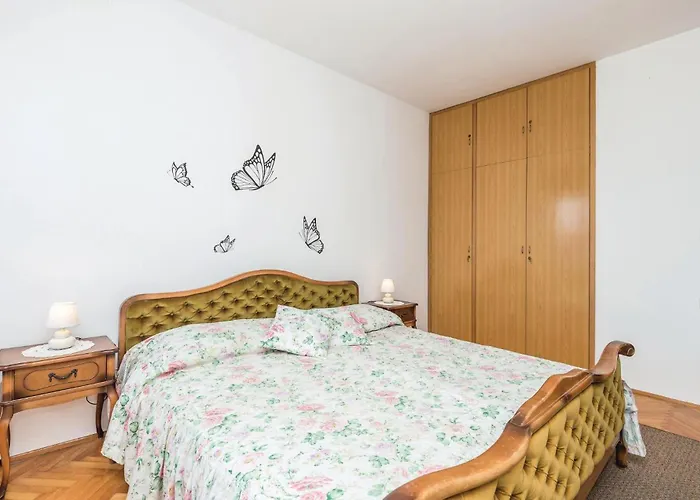3 Bedroom Stunning In Appartement *