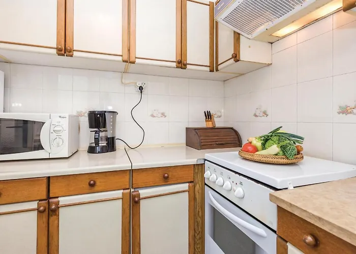 3 Bedroom Stunning In Appartement *
