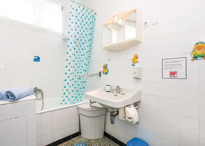 Appartement 3 Bedroom Stunning In *
