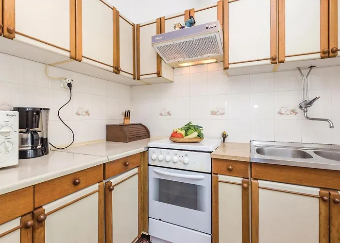 Appartement 3 Bedroom Stunning In *