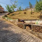 3 Bedroom Stunning In Apartament