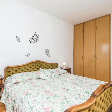 3 Bedroom Stunning In Apartment *