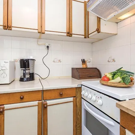 3 Bedroom Stunning In Apartment *