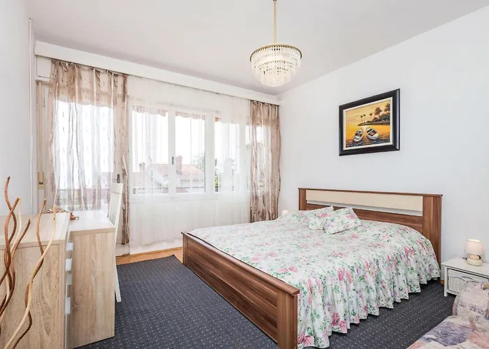 3 Bedroom Stunning In * Lovran