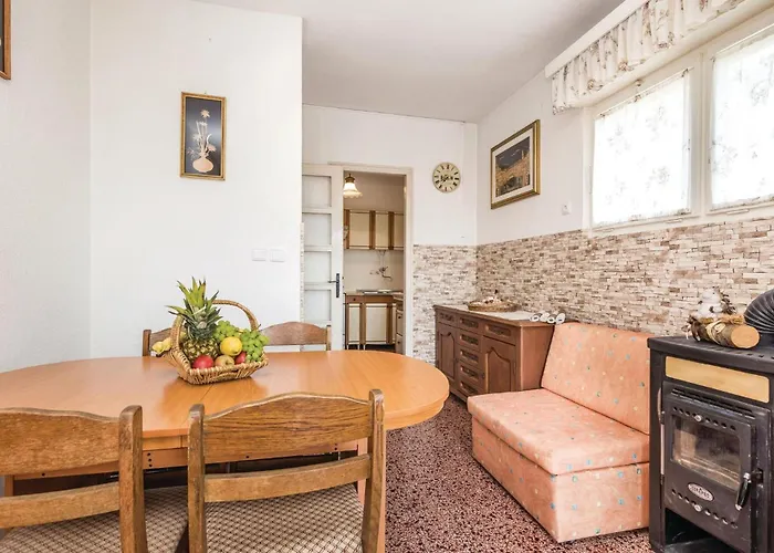 3 Bedroom Stunning In Apartament Lovran