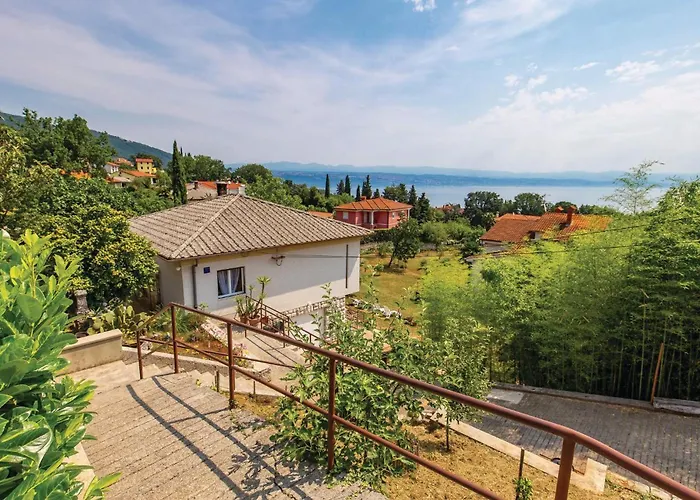 Appartement 3 Bedroom Stunning In Lovran