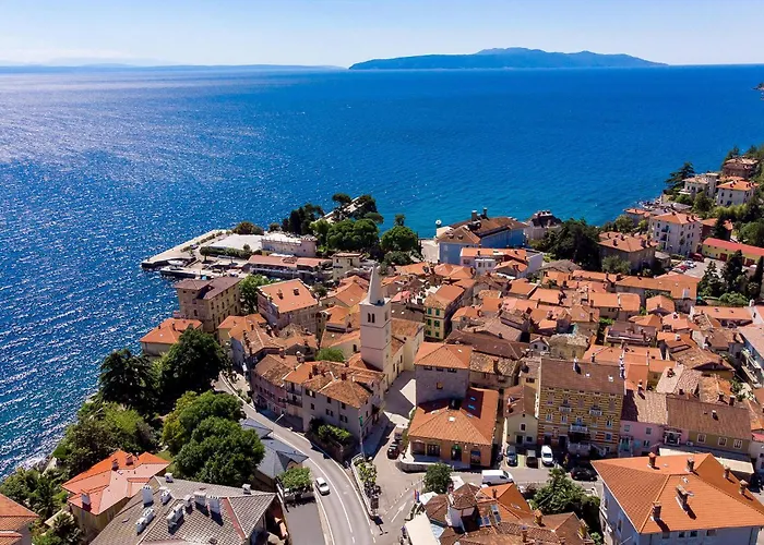 3 Bedroom Stunning In Apartament Lovran