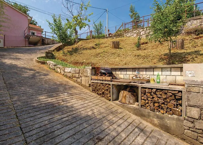 3 Bedroom Stunning In Apartament