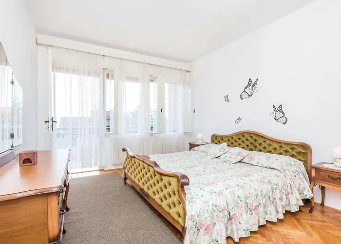 3 Bedroom Stunning In * Lovran